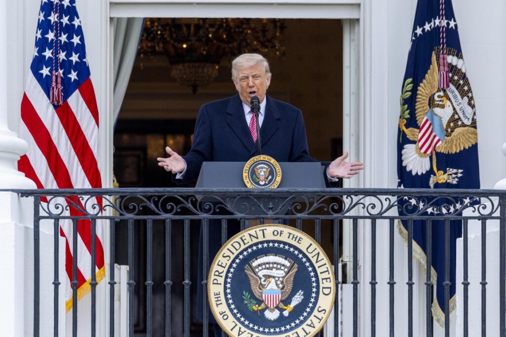 Trump insiste en que Irán está "diezmado" y que quiere un "acuerdo" con EE.UU.