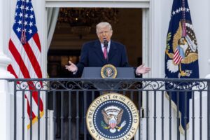 Trump insiste en que Irán está "diezmado" y que quiere un "acuerdo" con EE.UU.