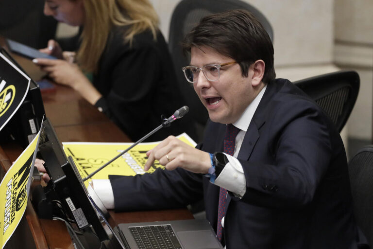 Hieren a bala al aspirante presidencial colombiano de derecha Miguel Uribe Turbay