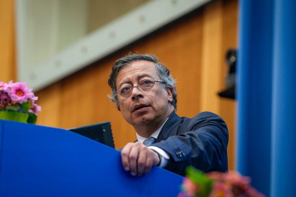 f8eb74279b81411db64471b4bf457ca8