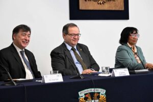 19e3871d2e12404fb25ea430b2ab16e9