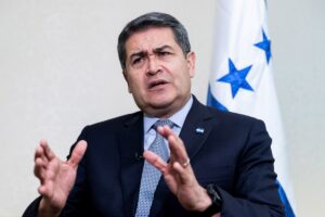 Juan Orlando Hernández dice que la justicia de EEUU eliminó su sentencia por narcotráfico