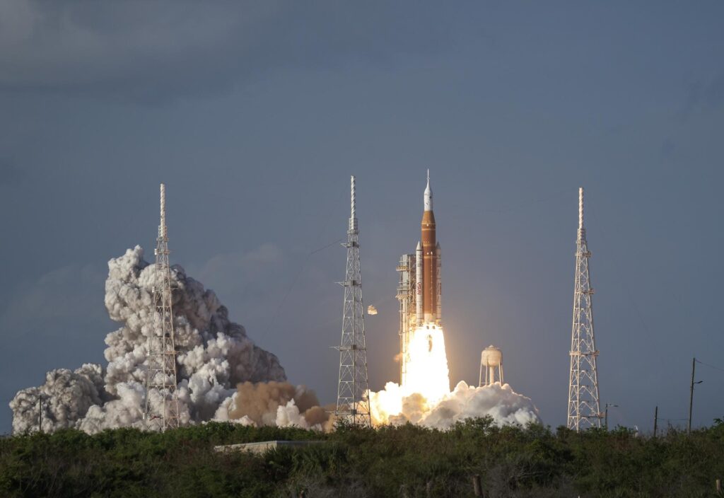 La NASA autoriza para hoy el salto final de Artemis II hacia la Luna