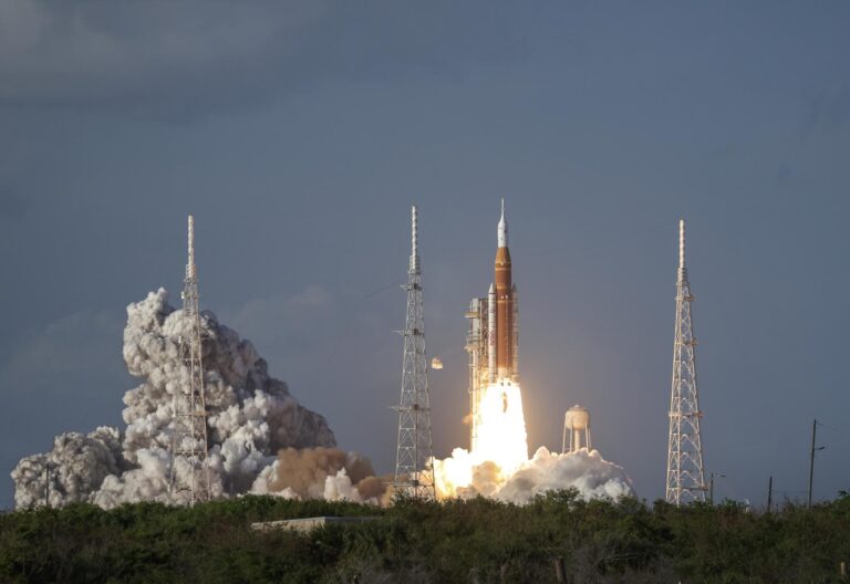 La NASA autoriza para hoy el salto final de Artemis II hacia la Luna